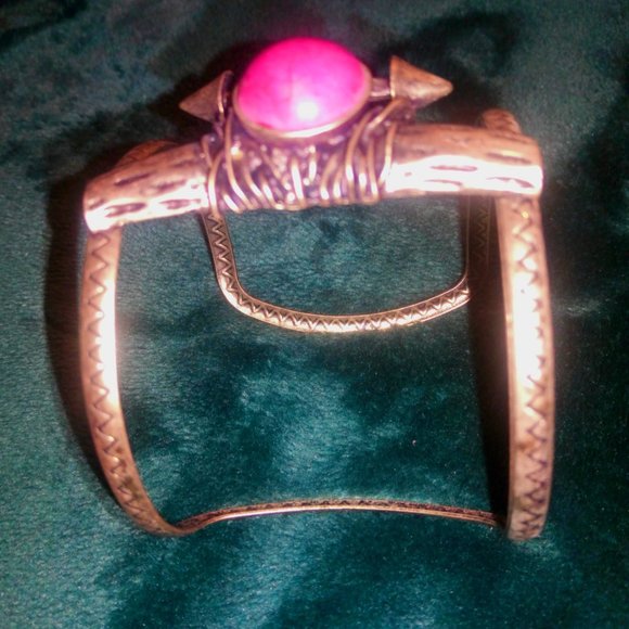 NEW Adjustable Antiqued Gold Cuff Bracelet with Pink Stone - Picture 4 of 13